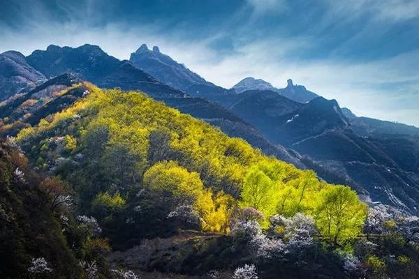 白石山景區(qū)<a href='http://radjoulmouhamadou.com/' target=_blank>旅游攻略</a>一日游